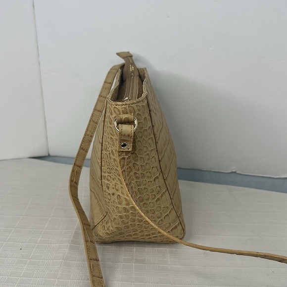 Valentina Tulip croc Embossed crossbody bag - Picture 4 of 9